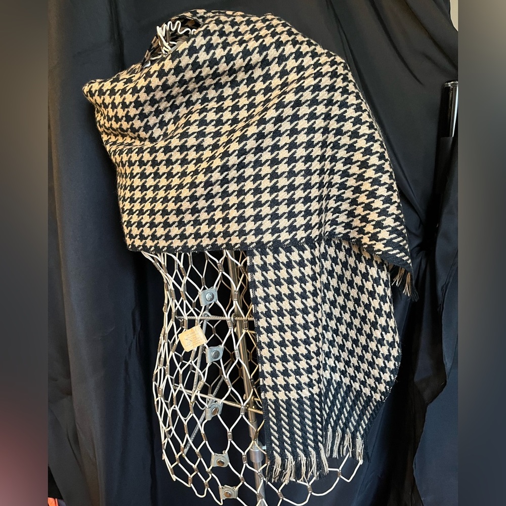 Women’s Houndstooth Scarf
